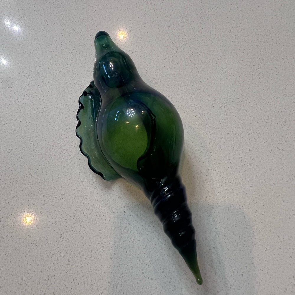 Hand Blown Art Glass Green Iridescent Seashell Conch Sculpture 6.5”‎
